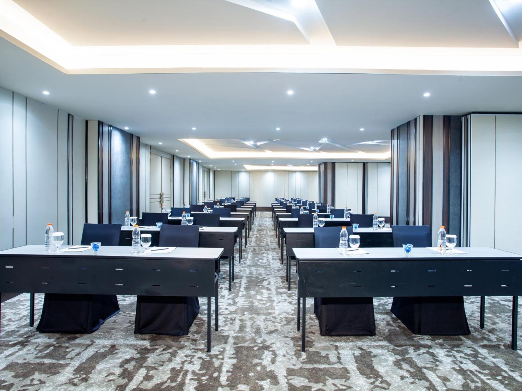 Platinum Hotel Tunjungan Surabaya Dış mekan fotoğraf